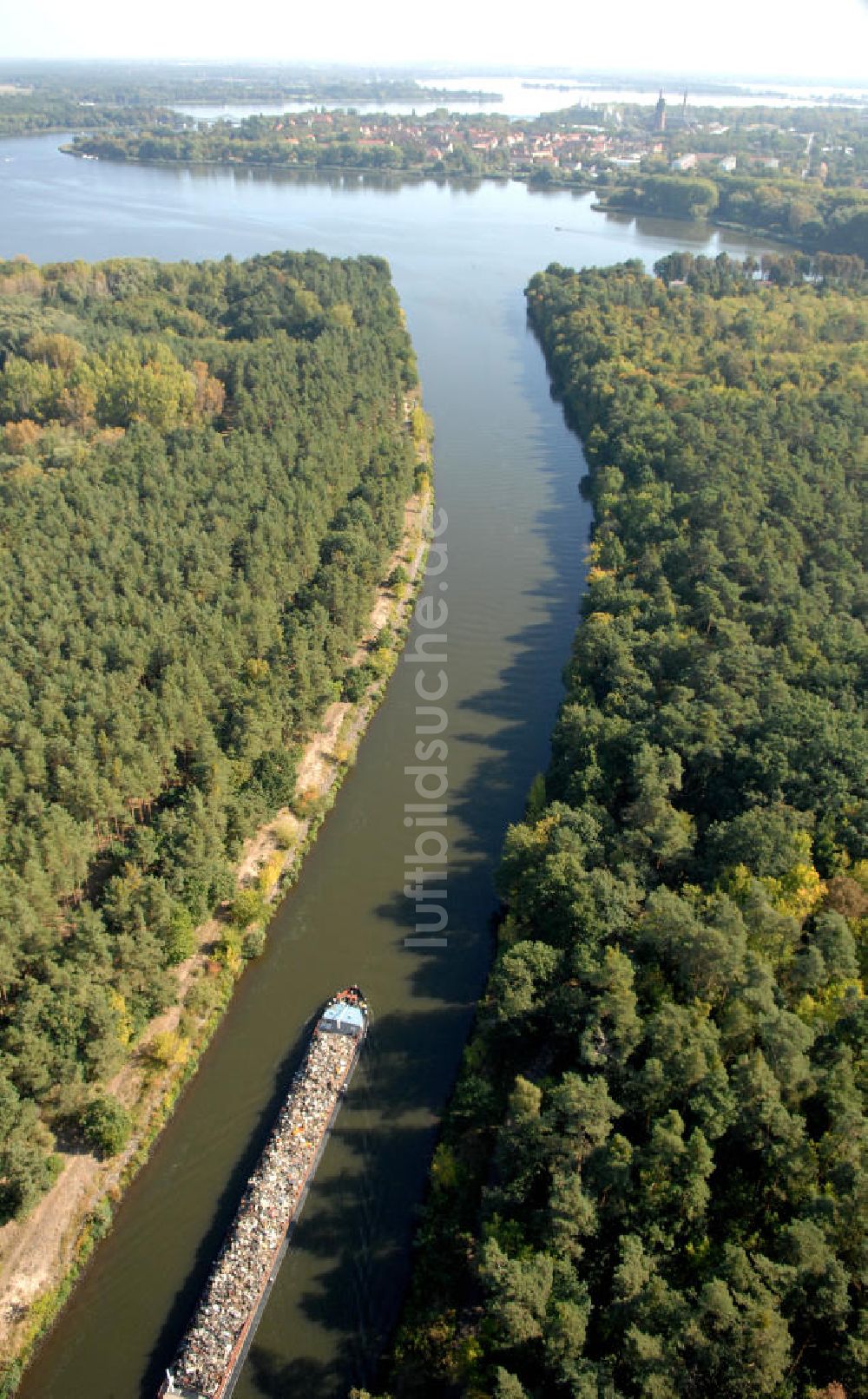 Wusterwitz von oben - Schiffsverkehr auf dem Elbe-Havel-Kanal bei Wusterwitz