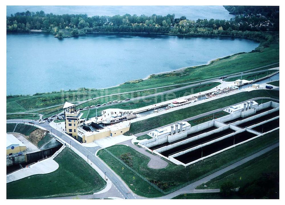 ROTHENSEE / SACHSEN-ANHALT von oben - Schiffsverkehr an der Schleuse Rothensee anläßlich der Verkehrsfreigabe des Wasserstraßenkreuzes Magdeburg an der Kanalbrücke zwischen Mittellandkanal und Elbe-Havel-Kanal über der Elbe am 10