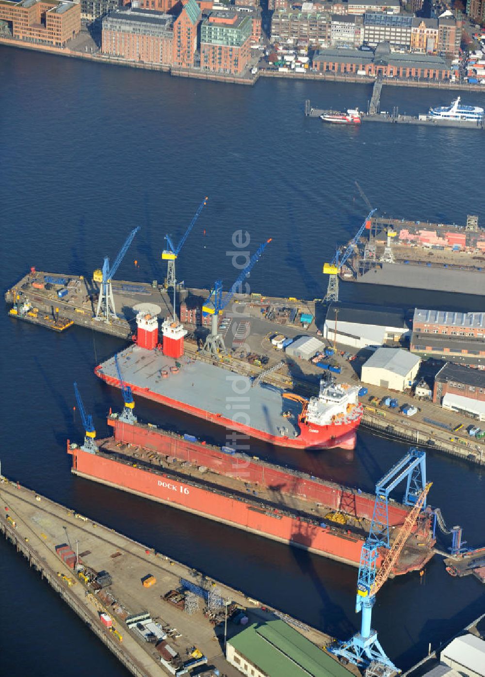 Hamburg aus der Vogelperspektive: Schiffswerft im Hamburger Hafen