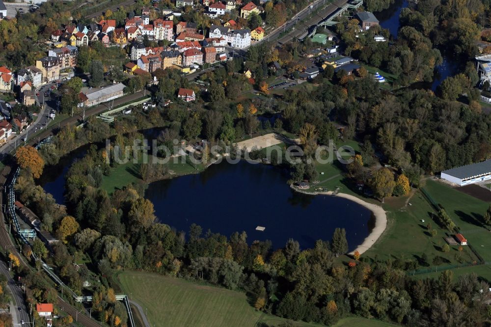 Jena von oben - Schleichersee im Volkspark Oberaue mit der Saale in Jena in Thüringen