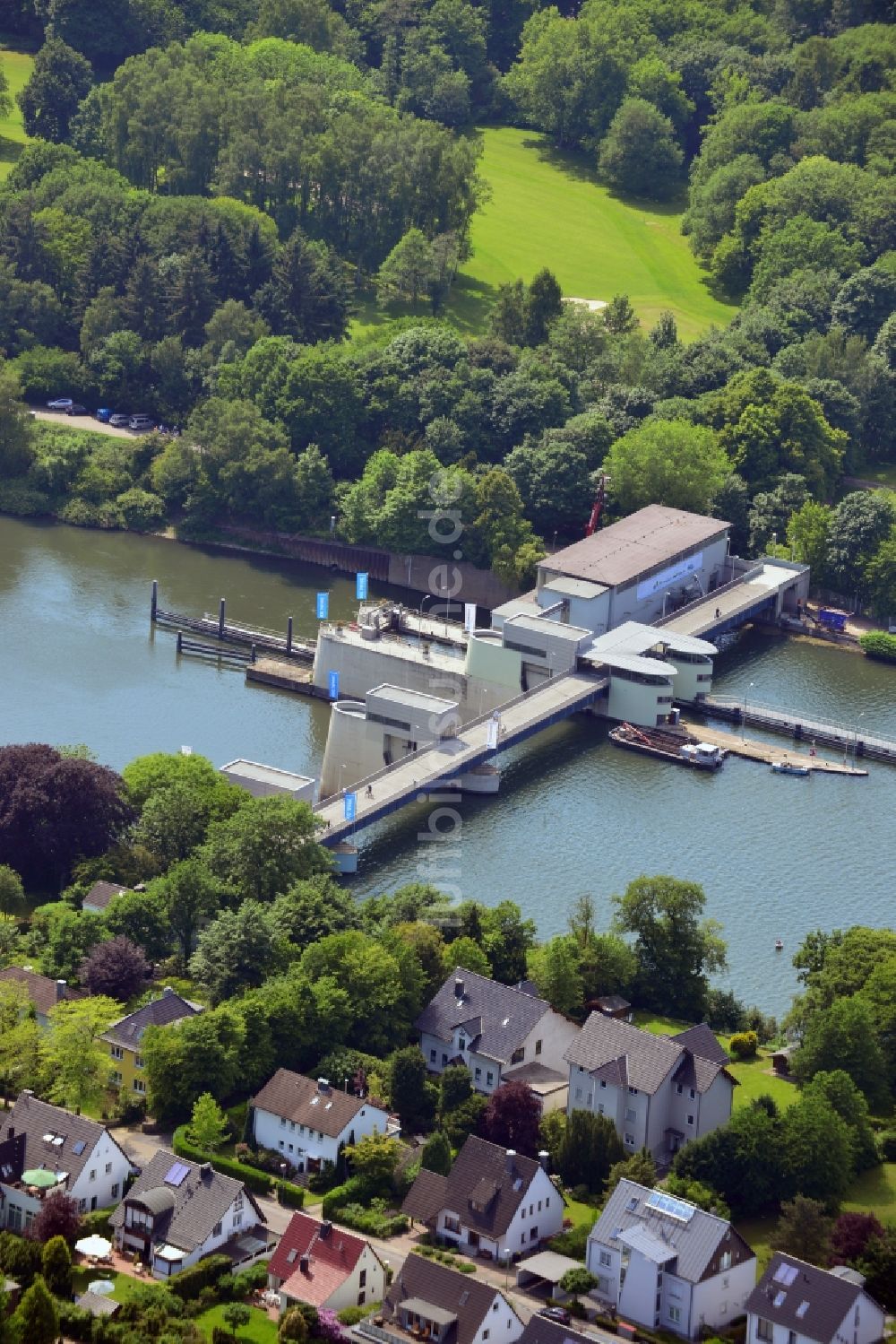 Luftbild Essen - Schleuse Baldeneysee am Ufer der Ruhr im Stadtteil Werden von Essen im Bundesland Nordhrhein-Westfalen