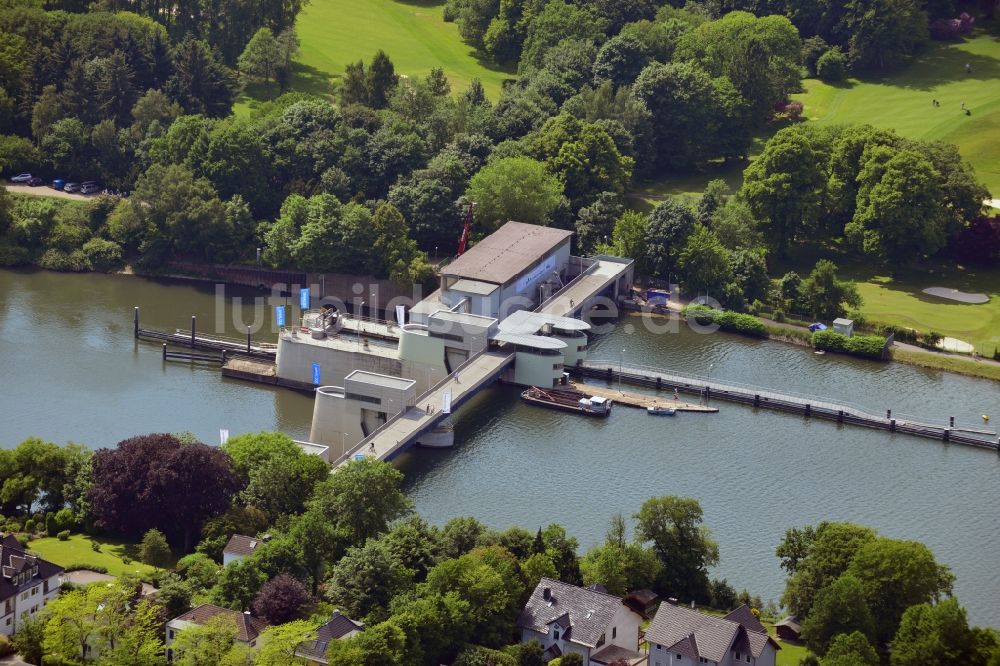 Essen von oben - Schleuse Baldeneysee am Ufer der Ruhr im Stadtteil Werden von Essen im Bundesland Nordhrhein-Westfalen