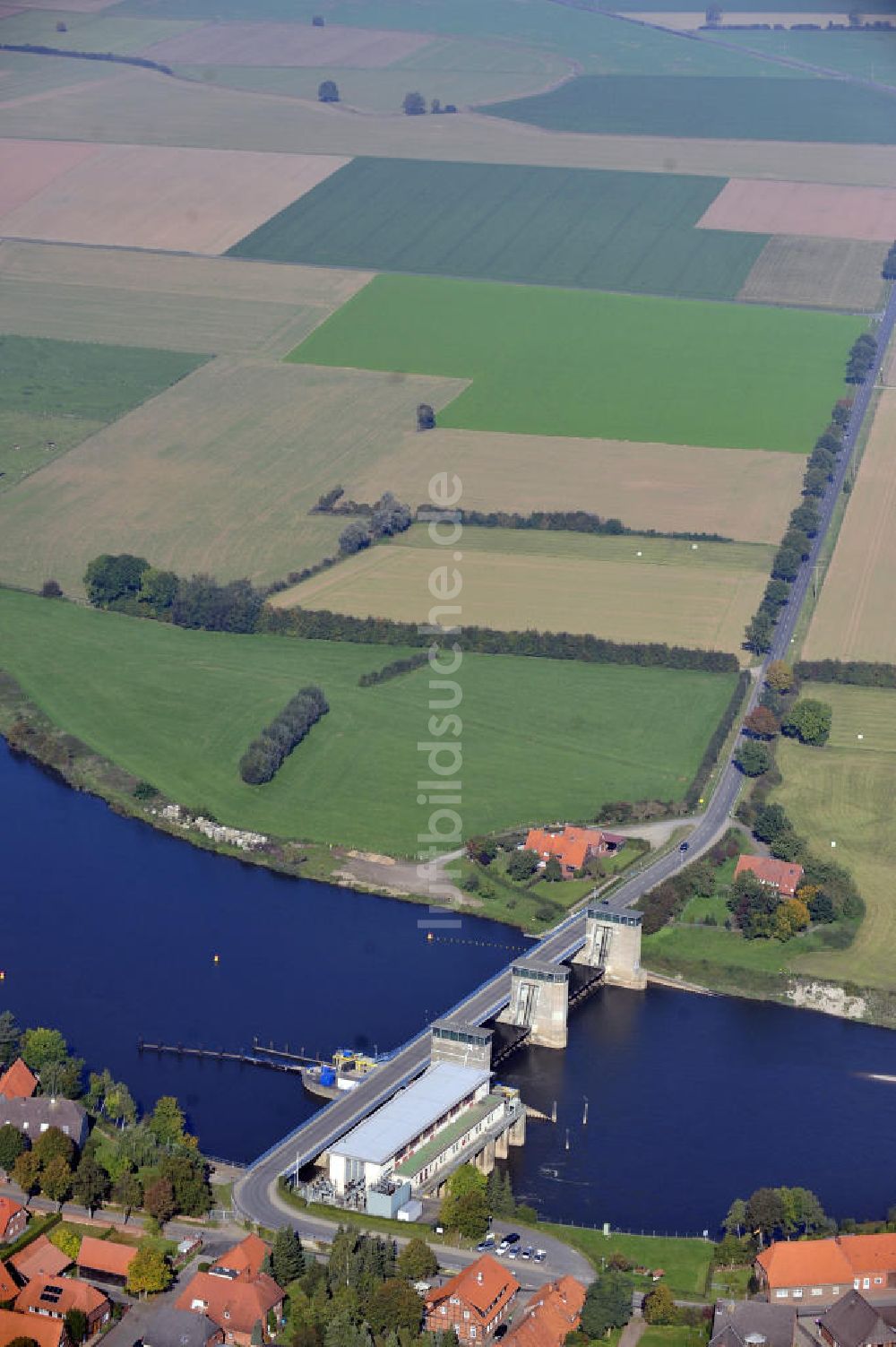 Drakenburg aus der Vogelperspektive: Schleuse Drakenburg in Niedersachsen