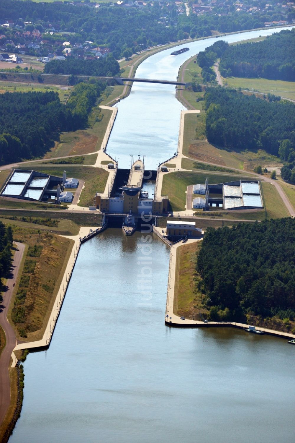 Hohenwarthe von oben - Schleuse Hohenwarthe am Elbe-Havel-Kanal am Wasserstraßenkreuz MD bei Hohenwarthe in Sachsen-Anhalt