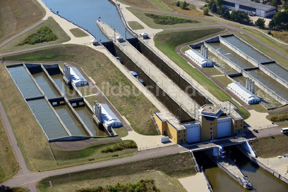 Hohenwarthe aus der Vogelperspektive: Schleuse Hohenwarthe am Elbe-Havel-Kanal am Wasserstraßenkreuz MD bei Hohenwarthe in Sachsen-Anhalt