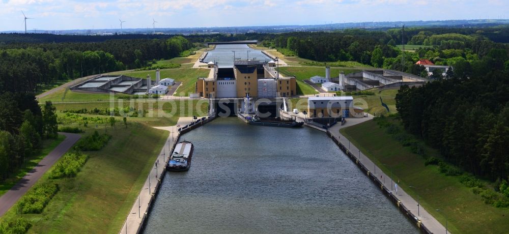 Hohenwarthe aus der Vogelperspektive: Schleuse Hohenwarthe am Elbe-Havel-Kanal am Wasserstraßenkreuz MD bei Hohenwarthe in Sachsen-Anhalt