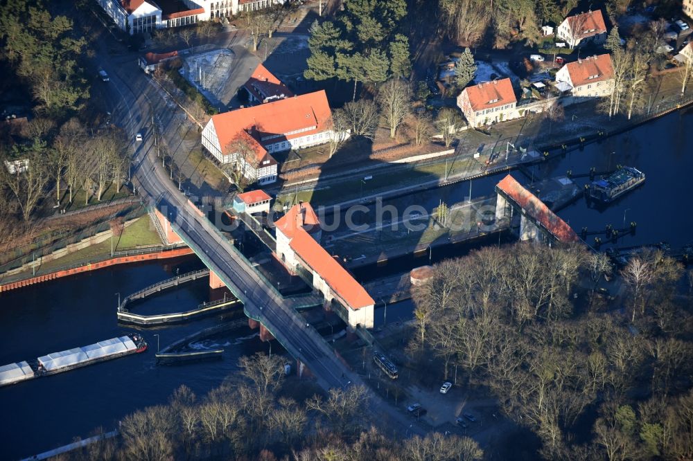 Luftaufnahme Kleinmachnow - Schleuse Kleinmachnow am Ufer des Teltowkanal im Bundesland Brandenburg