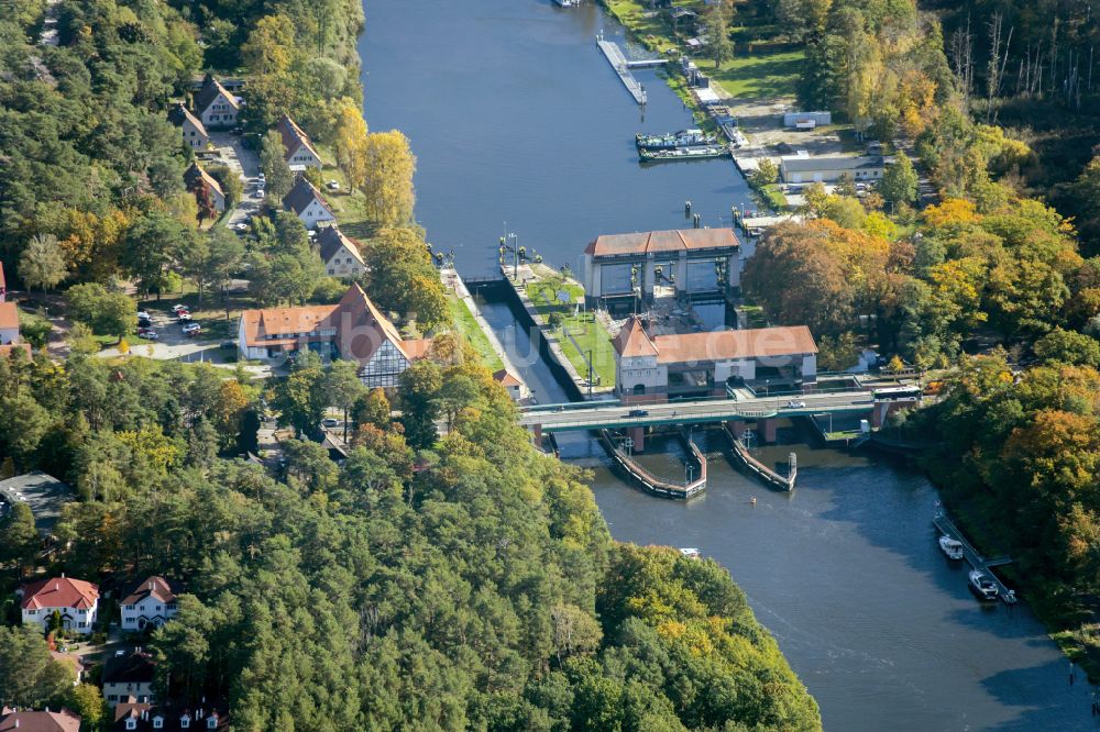 Kleinmachnow von oben - Schleuse Kleinmachnow am Ufer des Teltowkanal im Bundesland Brandenburg