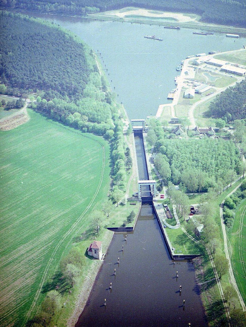 Luftbild Niegripp - Schleuse Niegripp am Elbe - Havel - Kanal.