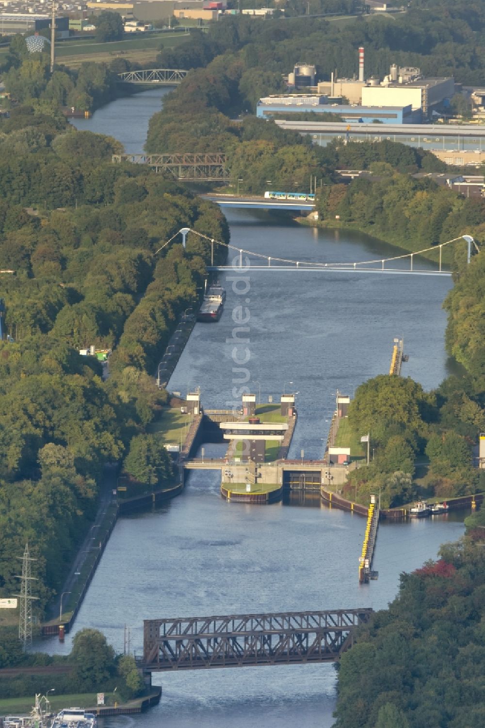 Luftaufnahme Essen - Schleuse am Rhein-Herne-Kanal bei Gelsenkirchen im Ruhrgebiet in Nordrhein-Westfalen