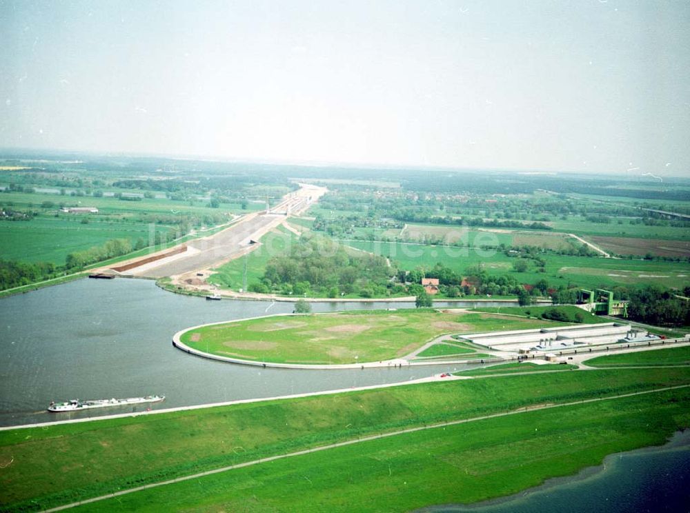 Rothensee aus der Vogelperspektive: Schleuse Rothensee am Wasserstraßenkreuz Magdeburg.