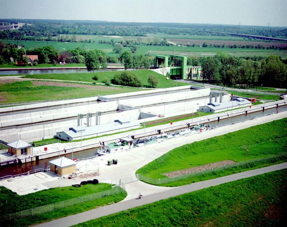 Rothensee aus der Vogelperspektive: Schleuse Rothensee am Wasserstraßenkreuz Magdeburg.