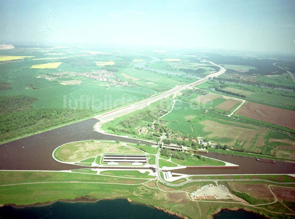 Rothensee von oben - Schleuse Rothensee am Wasserstraßenkreuz Magdeburg.