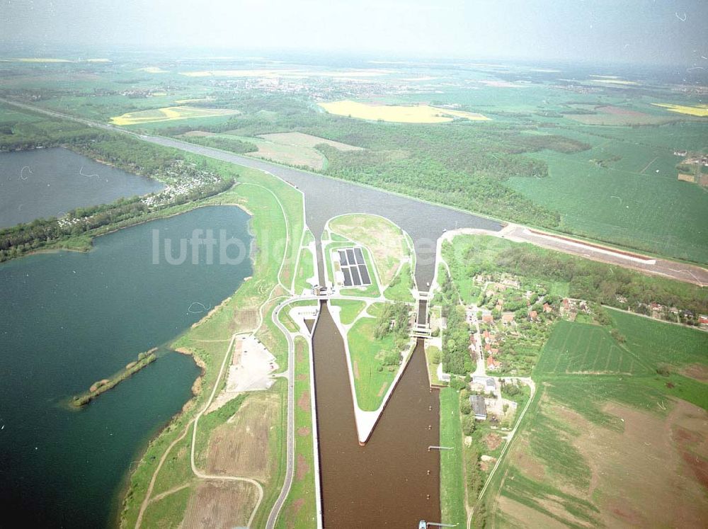 Rothensee aus der Vogelperspektive: Schleuse Rothensee am Wasserstraßenkreuz Magdeburg.