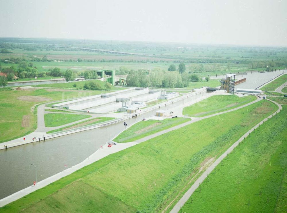 Rothensee aus der Vogelperspektive: Schleuse Rothensee am Wasserstraßenkreuz Magdeburg.