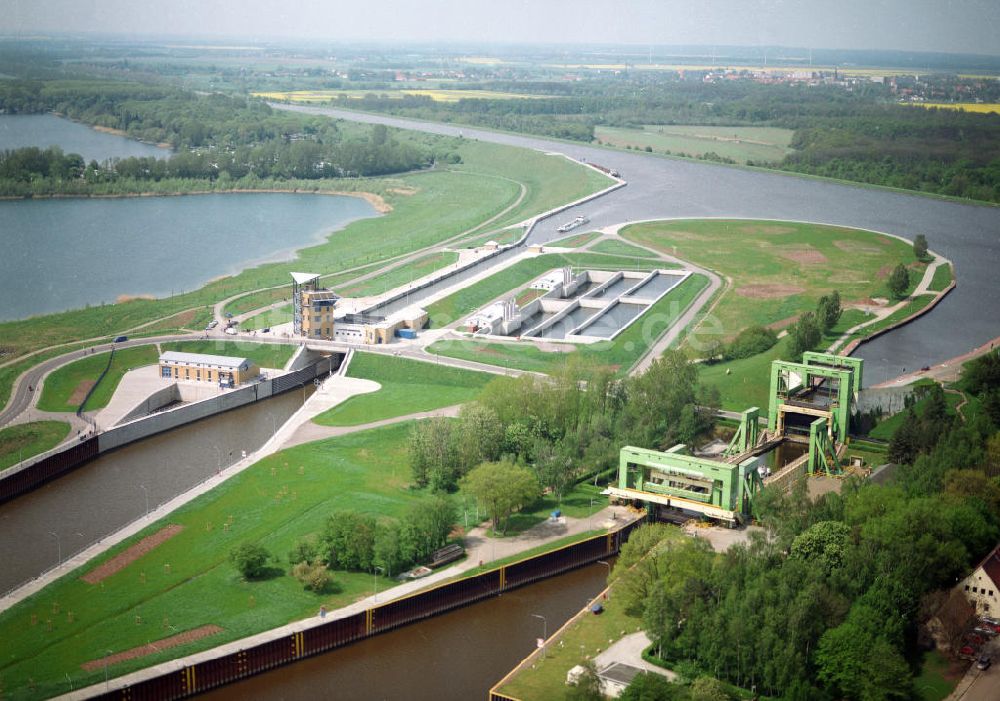 Luftaufnahme Rothensee - Schleuse Rothensee Zwischen Mittellandkanal und Elbe-Havel-Kanal