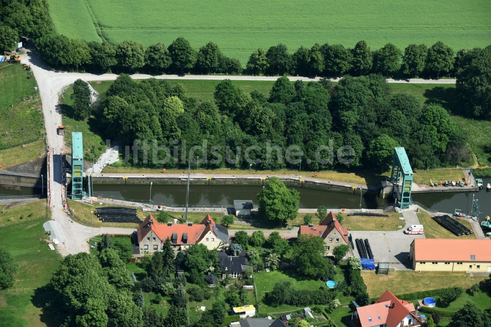 Luftbild Calbe (Saale) - Schleuse mit Schleusen-Brücke in Calbe (Saale) im Bundesland Sachsen-Anhalt