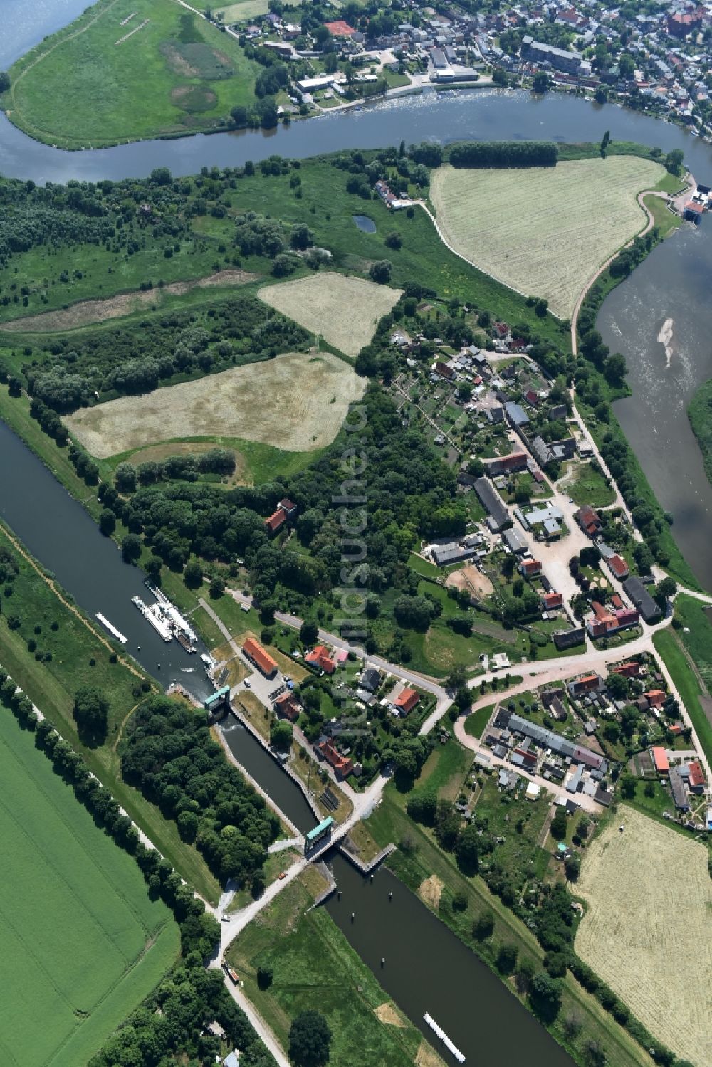 Luftbild Calbe (Saale) - Schleuse mit Schleusen-Brücke in Calbe (Saale) im Bundesland Sachsen-Anhalt