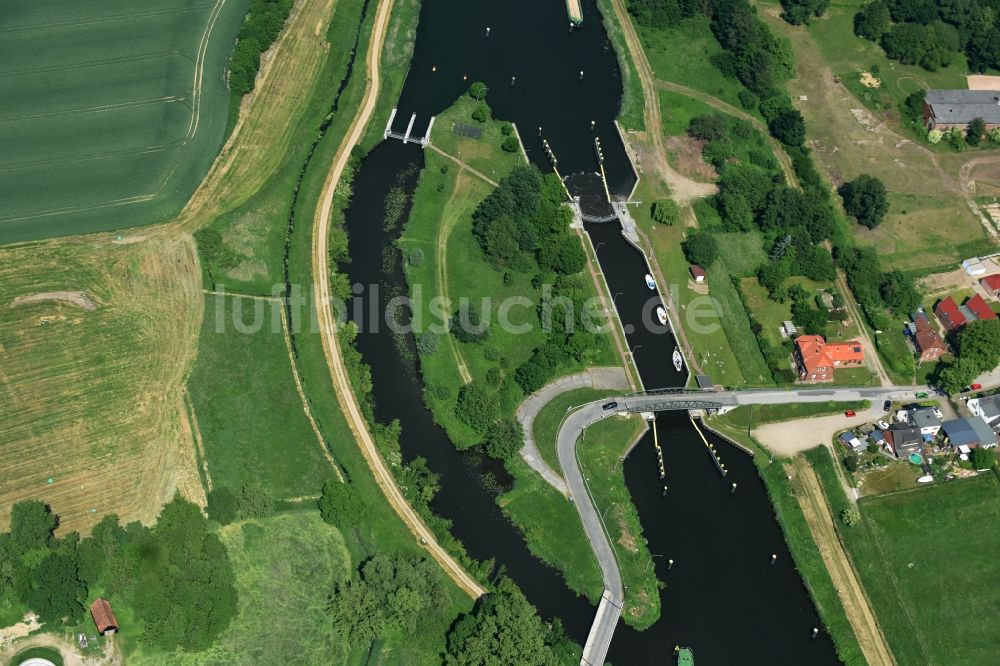 Luftbild Lübeck - Schleuse mit Schleusenbrücke Büssau in Lübeck im Bundesland Schleswig-Holstein