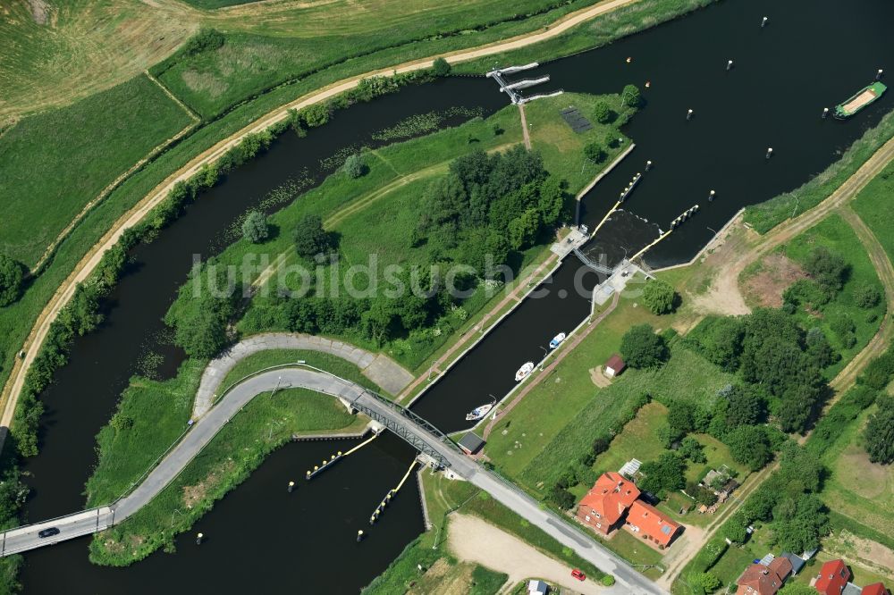 Luftbild Lübeck - Schleuse mit Schleusenbrücke Büssau in Lübeck im Bundesland Schleswig-Holstein