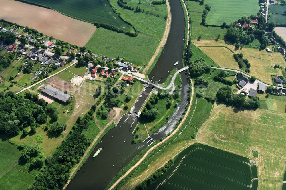 Luftbild Lübeck - Schleuse mit Schleusenbrücke Büssau in Lübeck im Bundesland Schleswig-Holstein