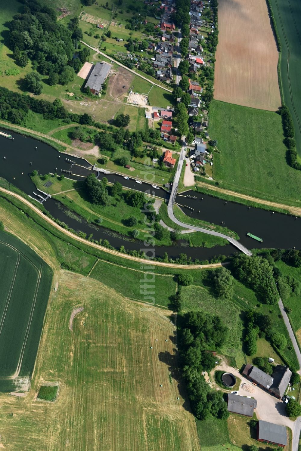 Luftbild Lübeck - Schleuse mit Schleusenbrücke Büssau in Lübeck im Bundesland Schleswig-Holstein