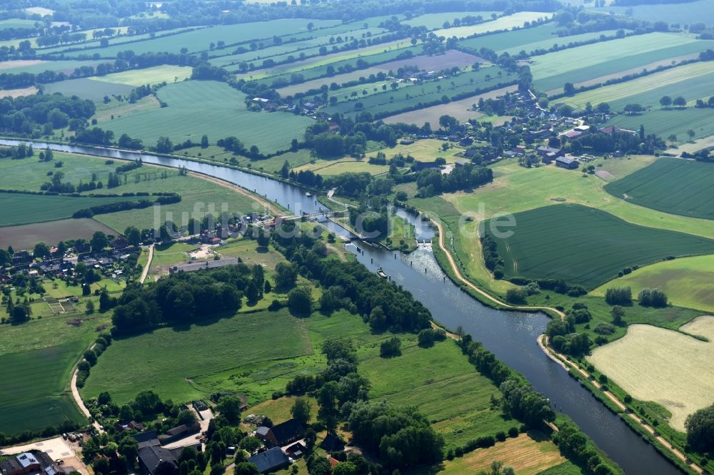 Luftaufnahme Lübeck - Schleuse mit Schleusenbrücke Büssau in Lübeck im Bundesland Schleswig-Holstein