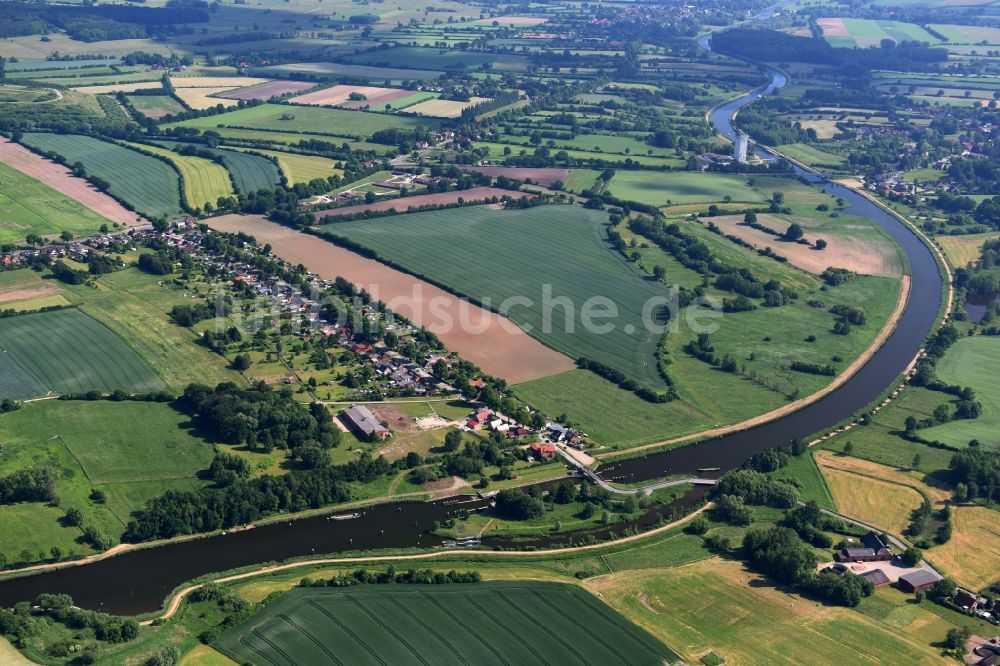 Lübeck aus der Vogelperspektive: Schleuse mit Schleusenbrücke Büssau in Lübeck im Bundesland Schleswig-Holstein