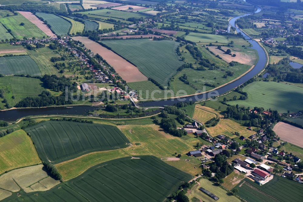 Luftbild Lübeck - Schleuse mit Schleusenbrücke Büssau in Lübeck im Bundesland Schleswig-Holstein