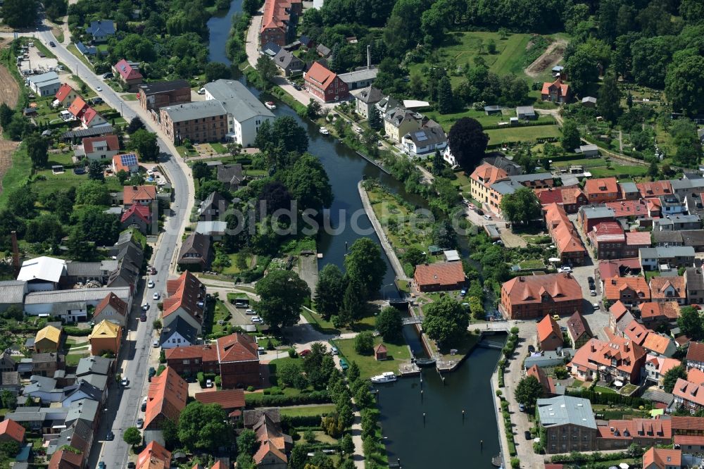 Luftbild Plau am See - Schleuse mit Wehr in Plau am See im Bundesland Mecklenburg-Vorpommern