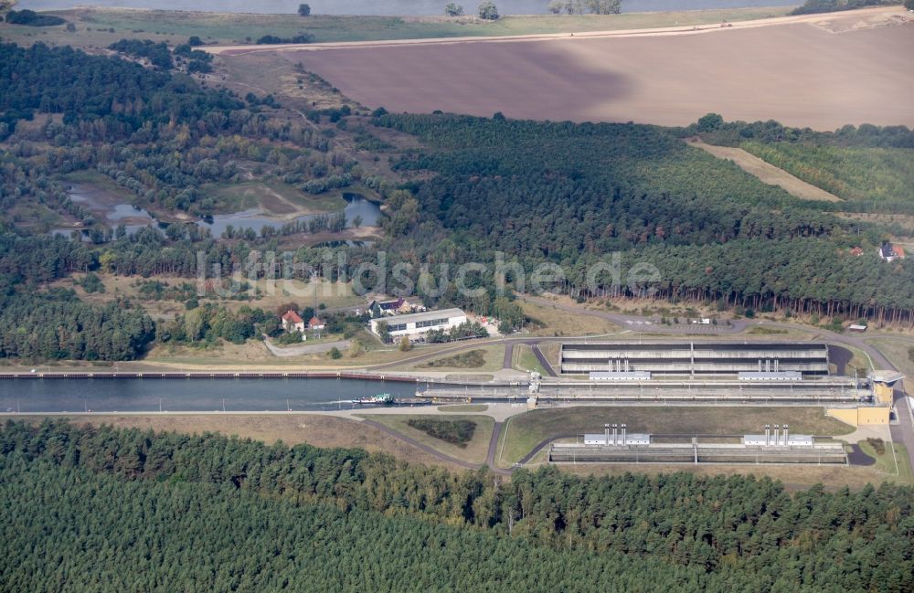 Magdeburg aus der Vogelperspektive: Schleusen am Schiffshebewerk Rothensee am Elbe-Havel-Kanal am Wasserstraßenkreuz MD bei Rothensee in Sachsen-Anhalt