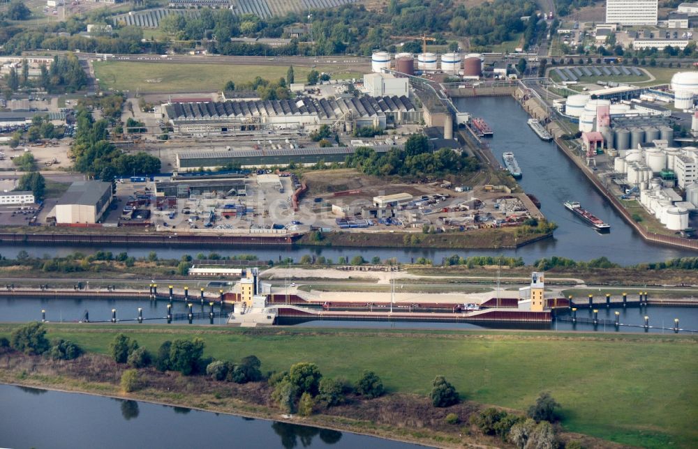 Luftaufnahme Magdeburg - Schleusen am Schiffshebewerk Rothensee am Elbe-Havel-Kanal am Wasserstraßenkreuz MD bei Rothensee in Sachsen-Anhalt