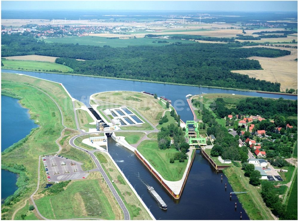 Luftaufnahme Wolmirstedt - Schleusen am Schiffshebewerk Rothensee am Elbe-Havel-Kanal am Wasserstraßenkreuz MD bei Rothensee in Sachsen-Anhalt