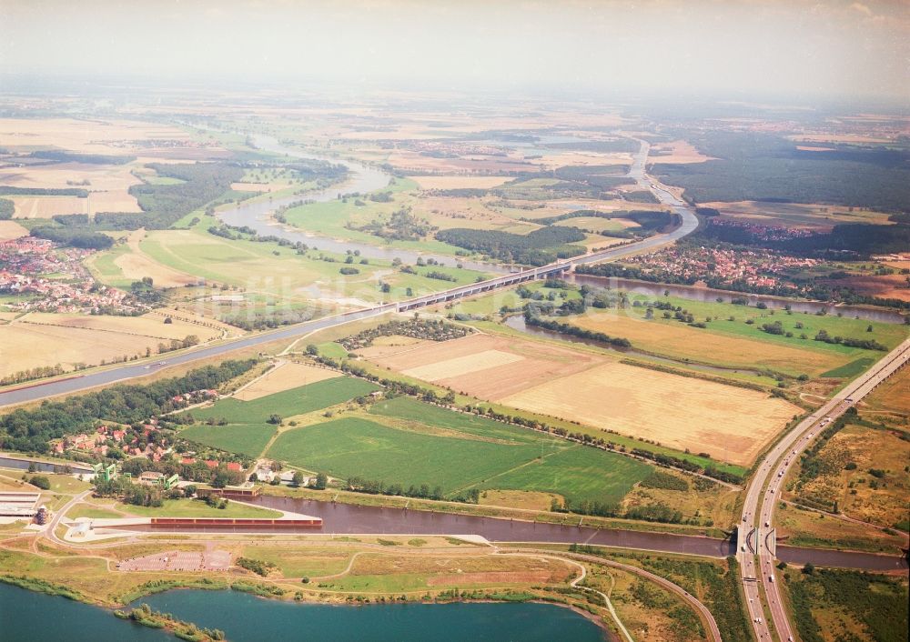 Luftaufnahme Wolmirstedt - Schleusen am Schiffshebewerk Rothensee am Elbe-Havel-Kanal am Wasserstraßenkreuz MD bei Rothensee in Sachsen-Anhalt