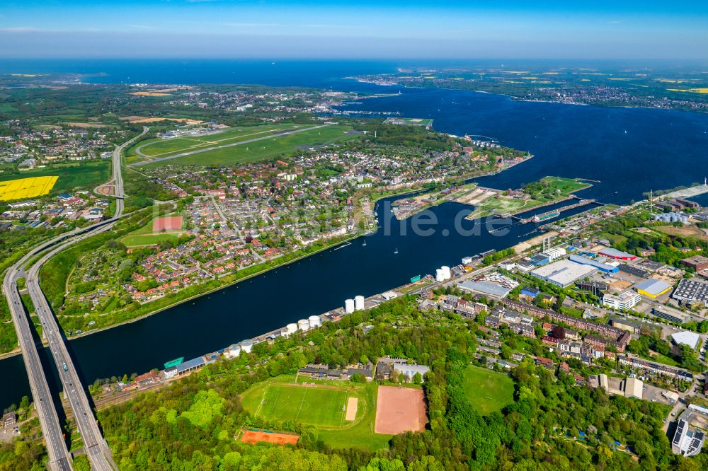 Kiel von oben - Schleusenanlage Kiel-Holtenau Schleuseninsel am Nord-Ostsee-Kanal in Kiel im Bundesland Schleswig-Holstein