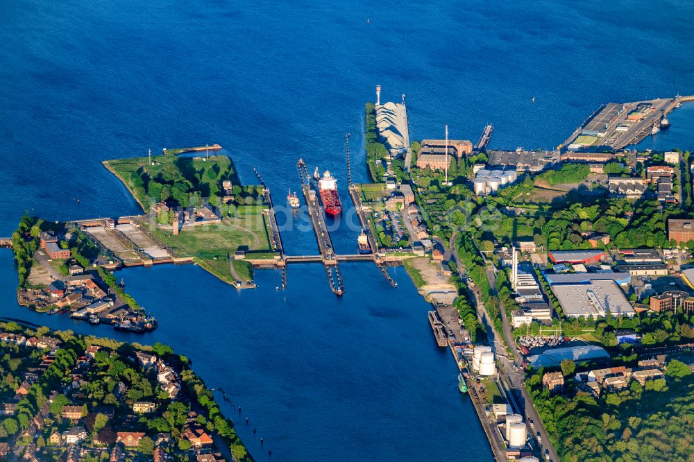 Kiel von oben - Schleusenanlage Kiel-Holtenau Schleuseninsel am Nord-Ostsee-Kanal in Kiel im Bundesland Schleswig-Holstein