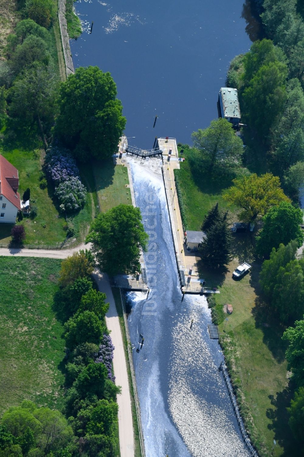 Oranienburg von oben - Schleusenanlage Pinnow am Ufer der Wasserstraße Oranienburger Kanal in Oranienburg im Bundesland Brandenburg, Deutschland