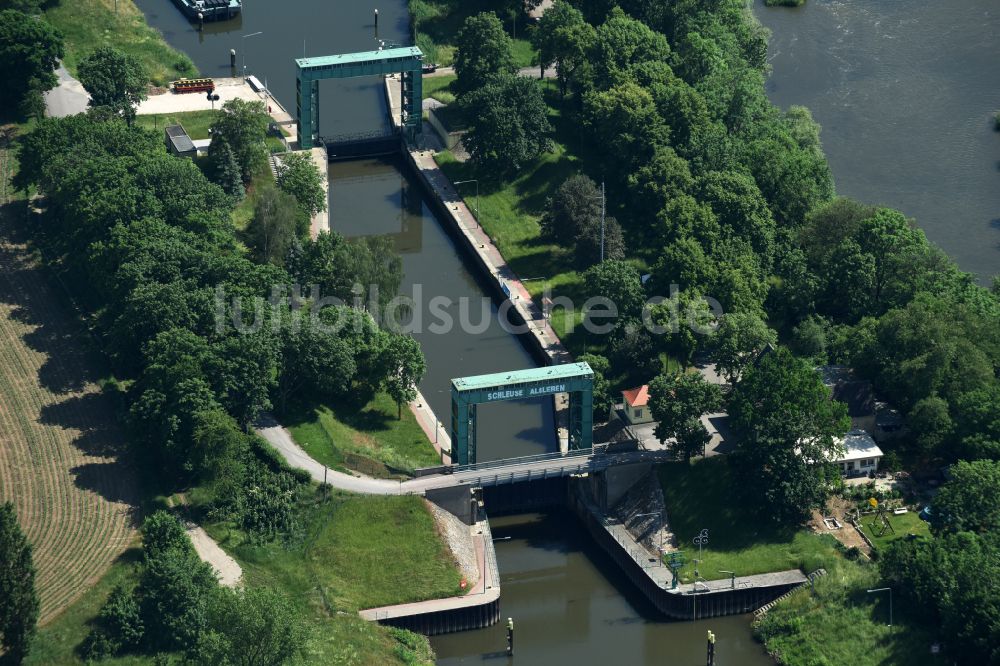 Luftaufnahme Könnern - Schleusenanlagen Schleuse Alsleben an der Saale in Könnern im Bundesland Sachsen-Anhalt, Deutschland