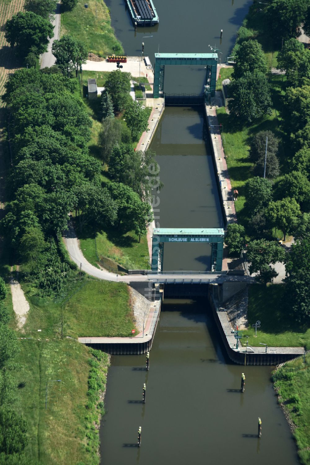 Könnern von oben - Schleusenanlagen Schleuse Alsleben an der Saale in Könnern im Bundesland Sachsen-Anhalt, Deutschland