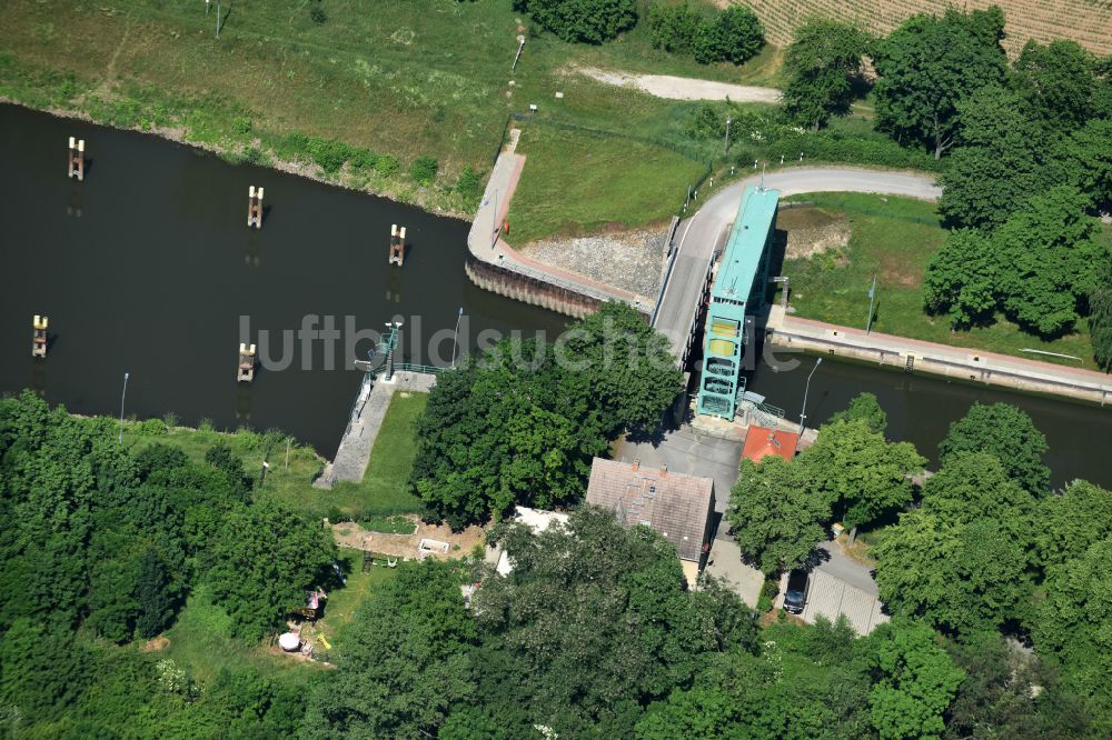 Luftaufnahme Könnern - Schleusenanlagen Schleuse Alsleben an der Saale in Könnern im Bundesland Sachsen-Anhalt, Deutschland