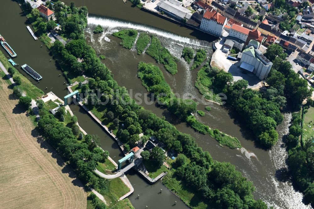 Könnern von oben - Schleusenanlagen Schleuse Alsleben an der Saale in Könnern im Bundesland Sachsen-Anhalt, Deutschland