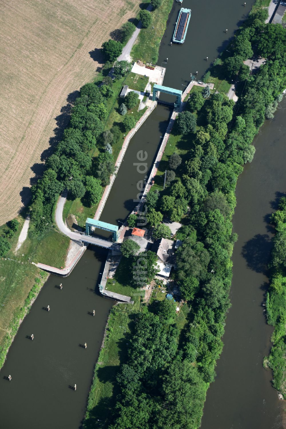 Luftaufnahme Könnern - Schleusenanlagen Schleuse Alsleben an der Saale in Könnern im Bundesland Sachsen-Anhalt, Deutschland