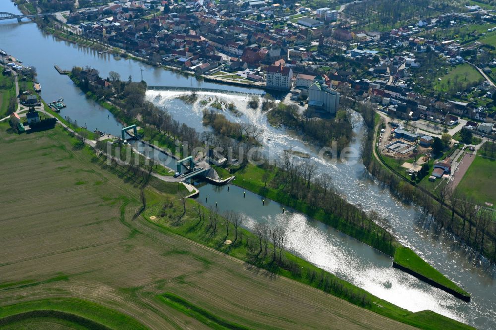 Luftaufnahme Könnern - Schleusenanlagen Schleuse Alsleben an der Saale in Könnern im Bundesland Sachsen-Anhalt, Deutschland