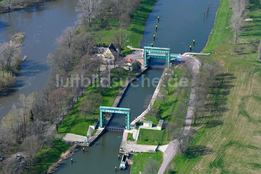 Könnern aus der Vogelperspektive: Schleusenanlagen Schleuse Alsleben an der Saale in Könnern im Bundesland Sachsen-Anhalt, Deutschland