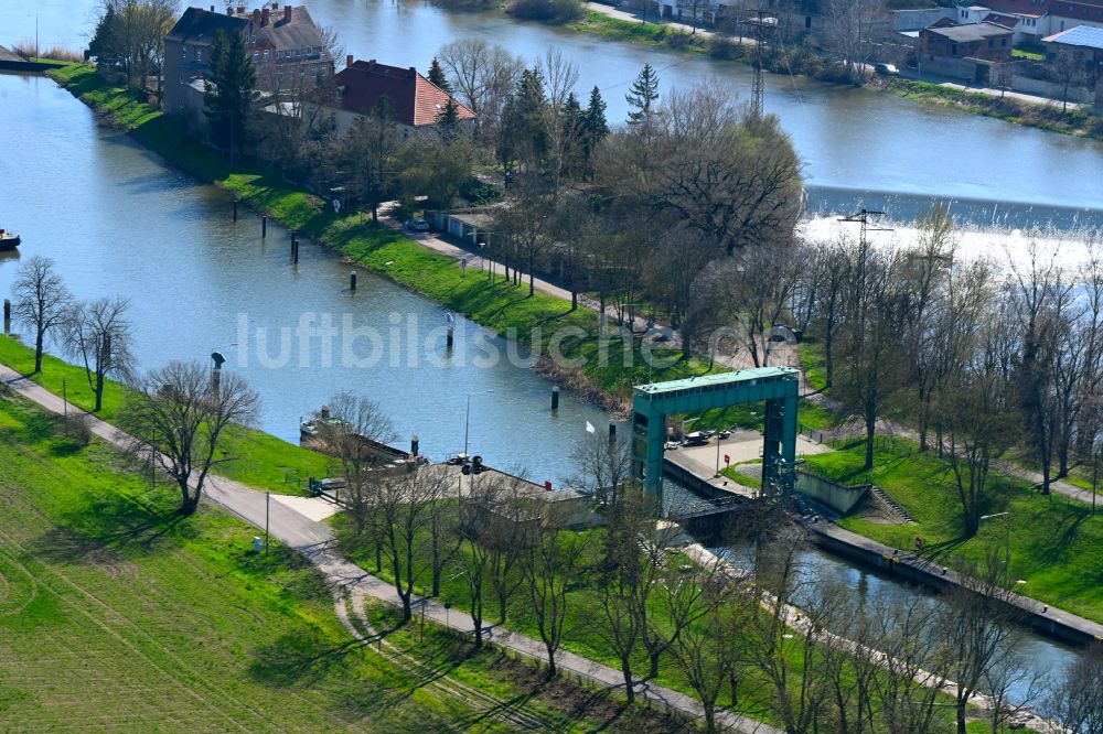 Luftaufnahme Könnern - Schleusenanlagen Schleuse Alsleben an der Saale in Könnern im Bundesland Sachsen-Anhalt, Deutschland