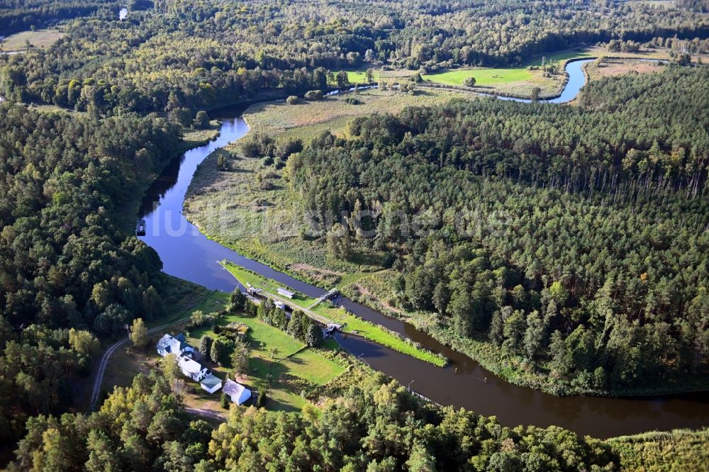 Röddelin aus der Vogelperspektive: Schleusenanlagen Schleuse Schorfheide in Röddelin im Bundesland Brandenburg, Deutschland