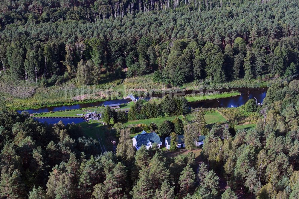 Röddelin aus der Vogelperspektive: Schleusenanlagen Schleuse Schorfheide in Röddelin im Bundesland Brandenburg, Deutschland