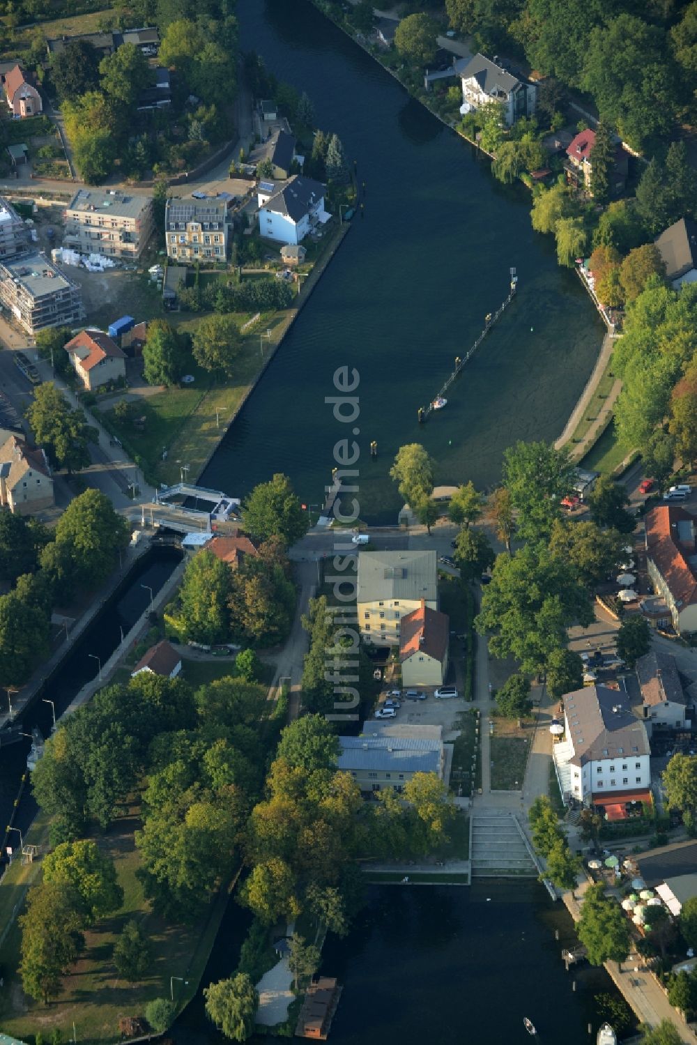 Woltersdorf aus der Vogelperspektive: Schleusenanlagen der Schleuse im Süden von Woltersdorf im Bundesland Brandenburg