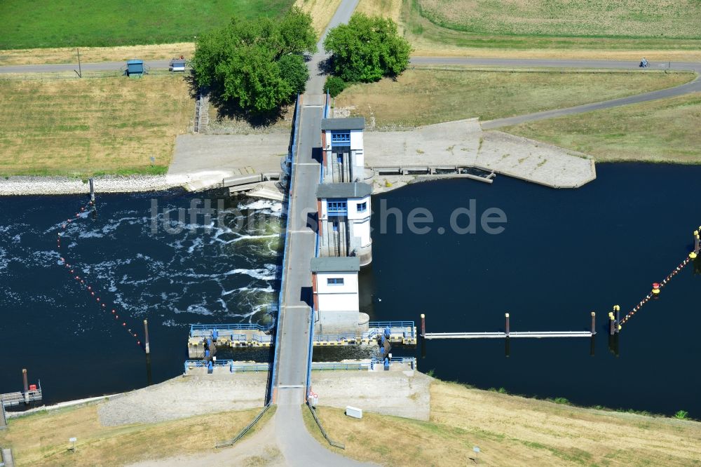 Luftbild Gnevsdorf - Schleusenanlagen am Ufer des Flußverlaufes Gnevsdorfer Vorfluter in Gnevsdorf im Bundesland Brandenburg