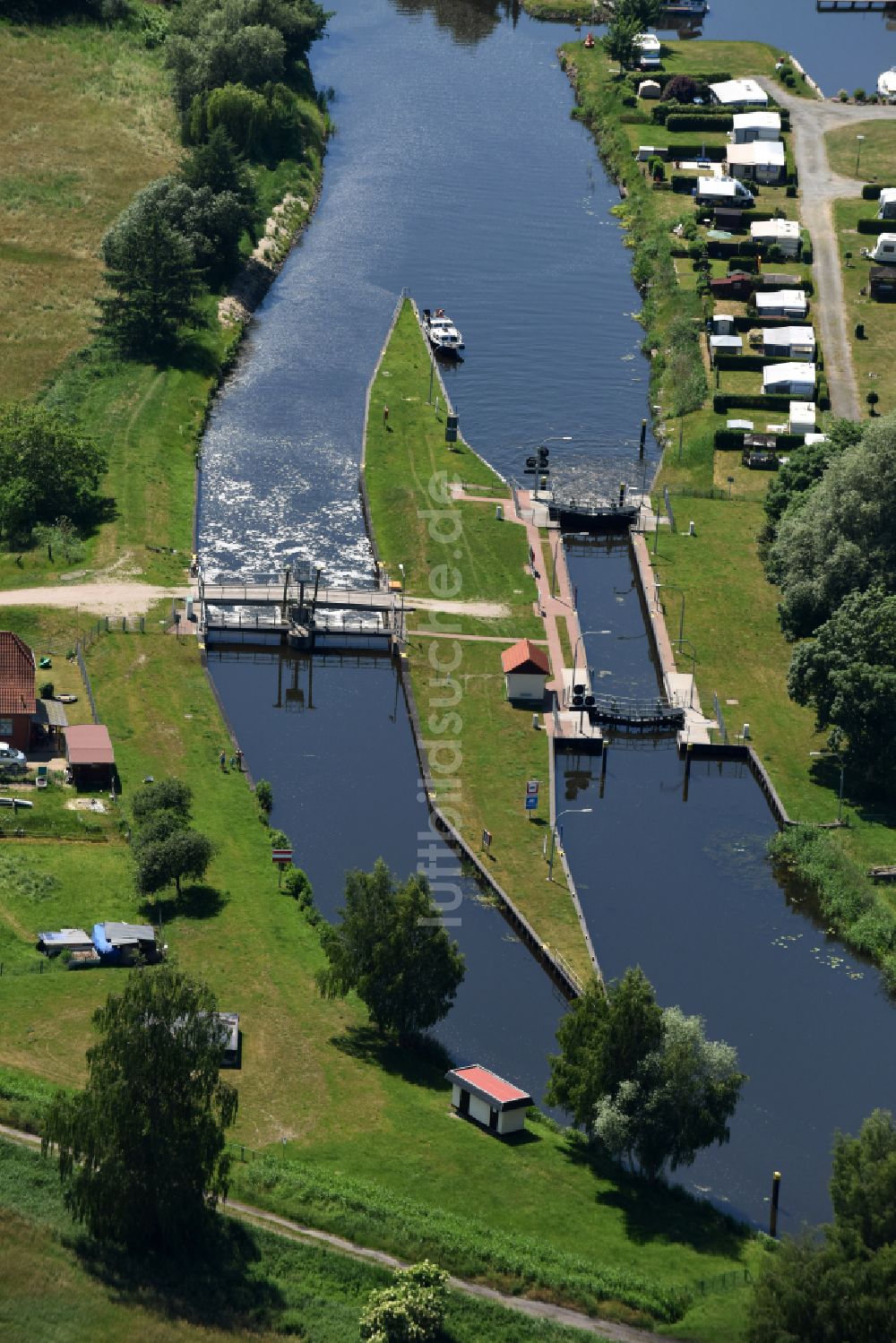 Eldena von oben - Schleusenanlagen am Ufer der MEW Müritz- Elde- Wasserstraße in Eldena im Bundesland Mecklenburg-Vorpommern, Deutschland